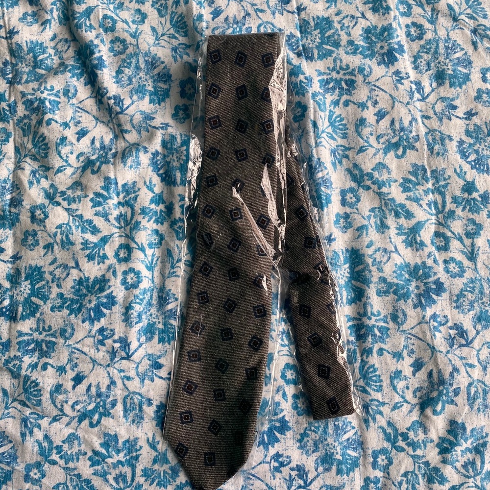 Charles Tyrwhitt Grey Luxury Classic Tie